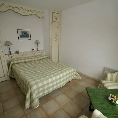 Hotel La Flore 3*
